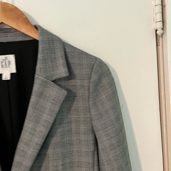 GAP Black Single Button Classic Fit Blazer in Glen Plaid - Picture 5 of 10